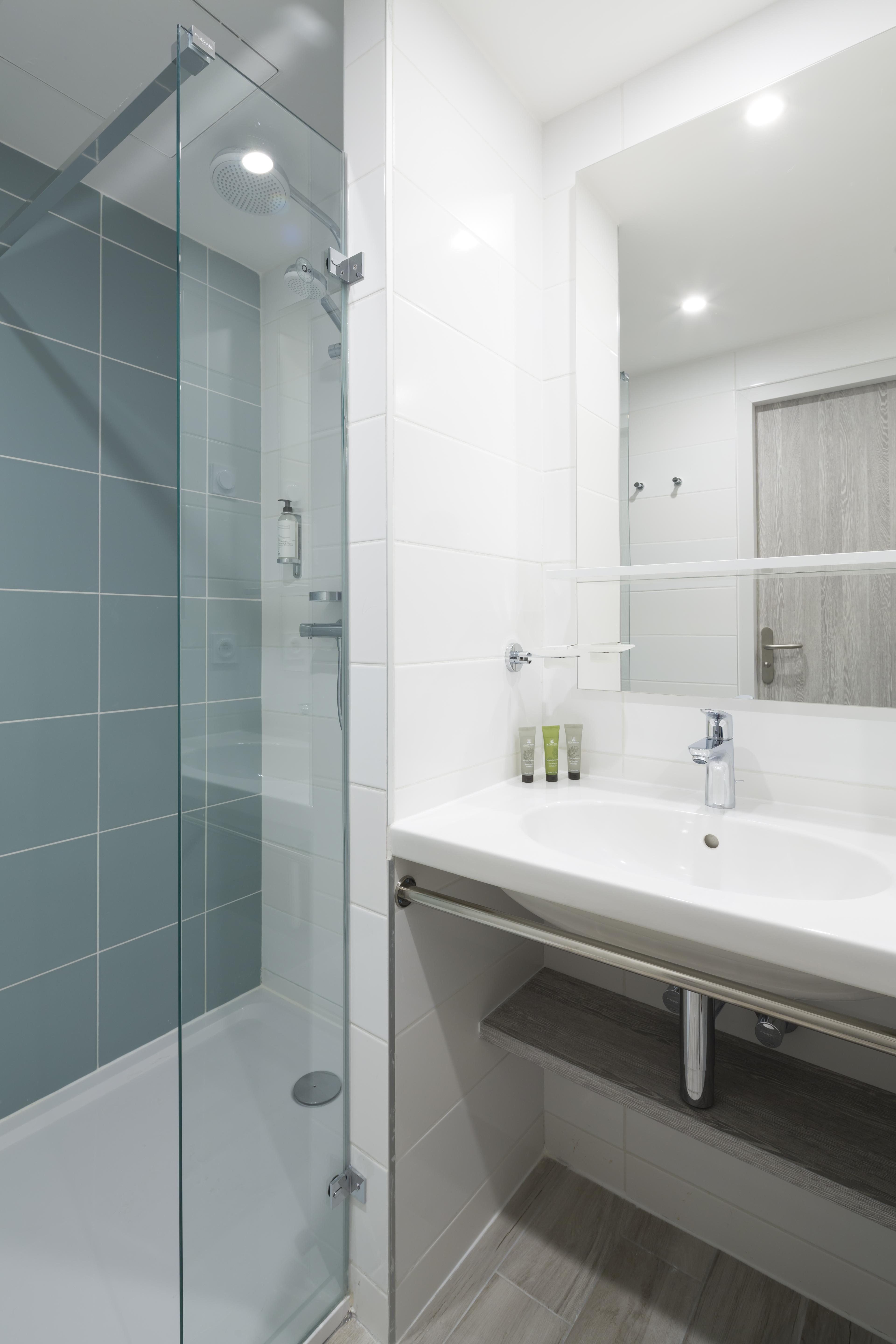 Logis Hotel Les Pins - Operalia Balaruc-les-Bains Luaran gambar
