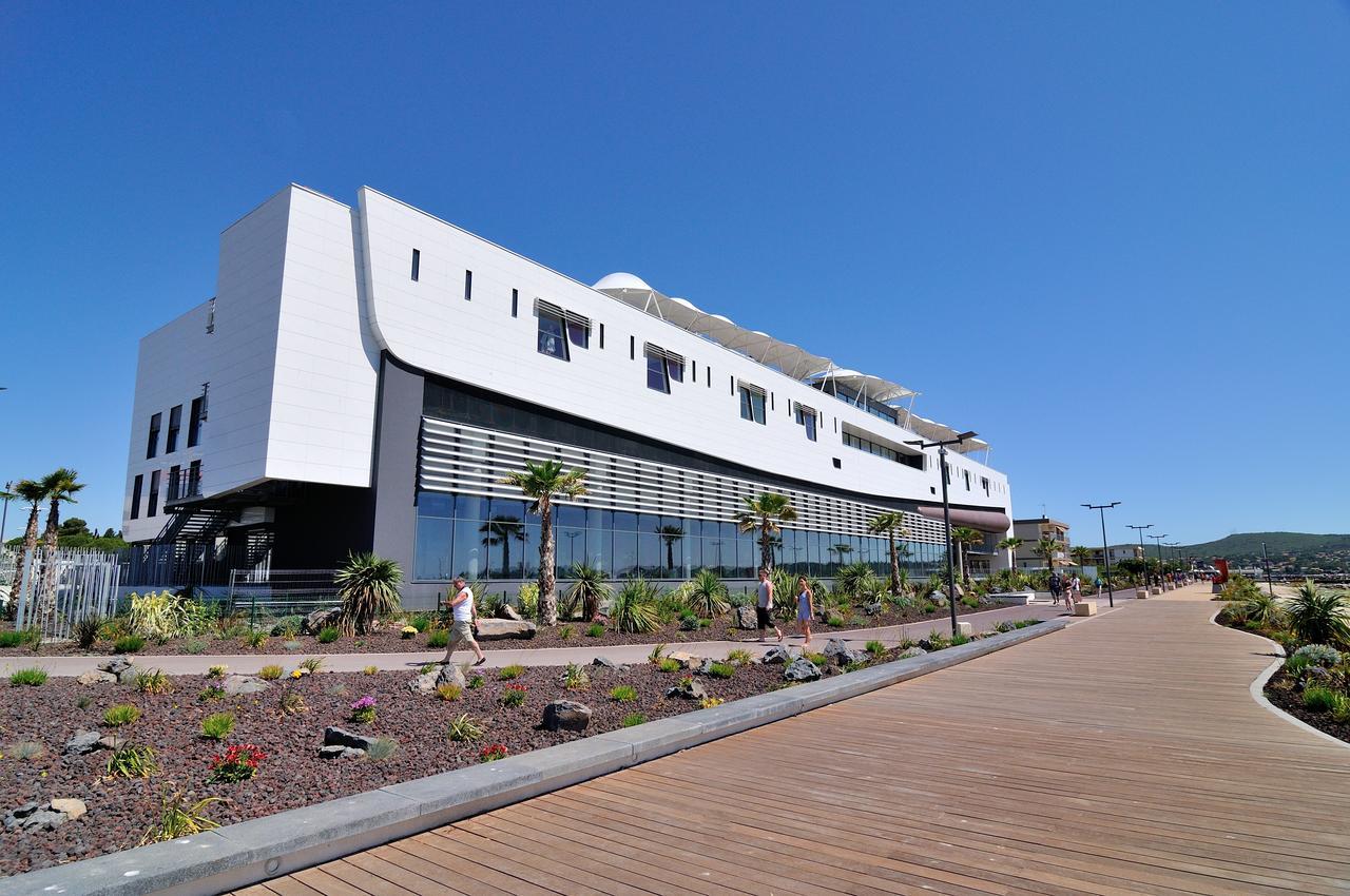 Logis Hotel Les Pins - Operalia Balaruc-les-Bains Luaran gambar